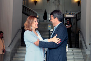 La alcaldesa de Valencia, María José Catalá, recibe al presidente de la Diputación de Alicante, Carlos Mazón.